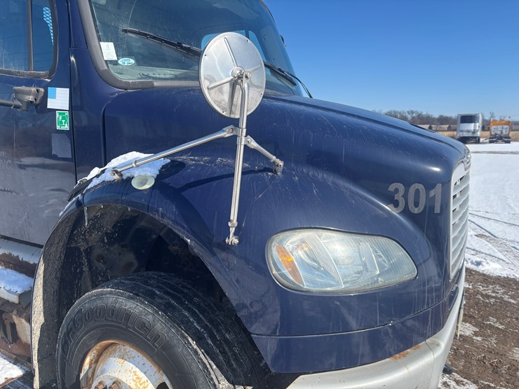 #2294-•-2013-freightliner-m2-flatbed-truck-image-10