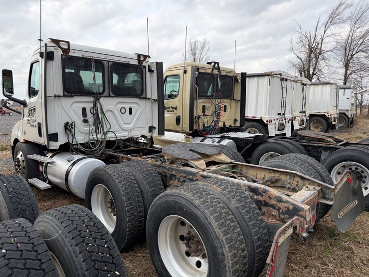 #40953-•-2019-freightliner-cascadia-t/a-daycab-truck-tractor-3akjhtdv4kskd3197-image-4