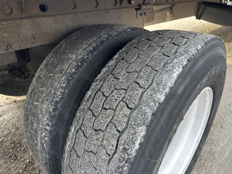 2017-utility-53'-image-30