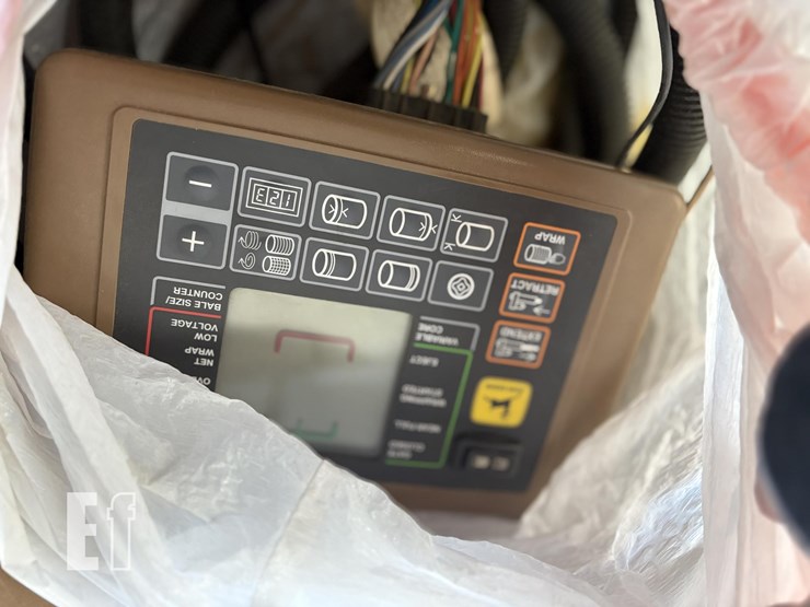 2000-john-deere-567-image-14