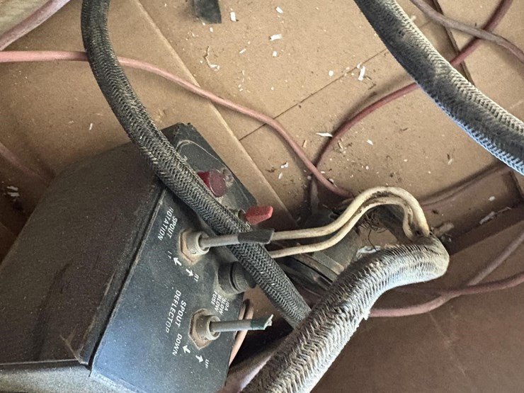 1981-ford-670-image-17