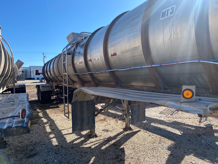 #520-•-1983-brenner-semi-manure-tanker-trailer-(no-title)-(st.-nazianz,-wi)-image-4