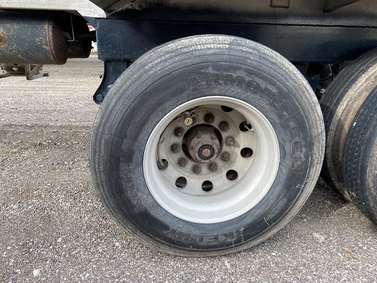 #502-•-2012-northern-8,500-gallon-semi-manure-tanker-(has-wi-title)-(waupun,-wi)-image-23