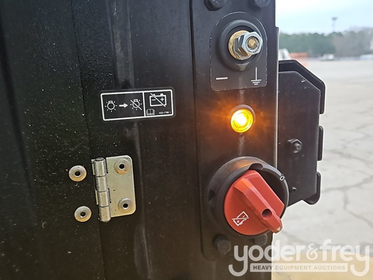 2026-caterpillar-926-image-30