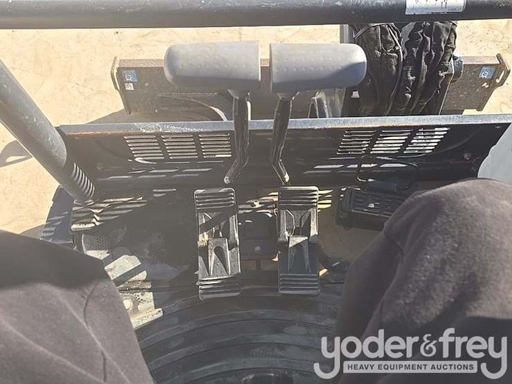 2020-deere-35g-image-76