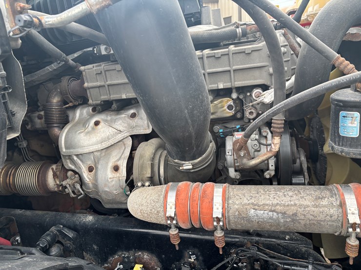 2018-freightliner-cascadia-126-image-27