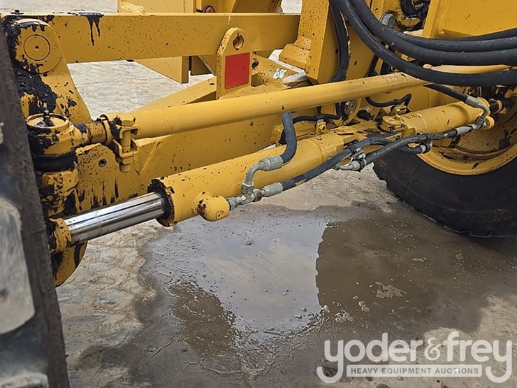 2015-caterpillar-12m3-image-40