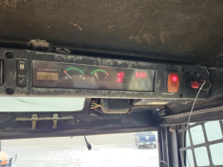 2007-deere-ct332-image-12