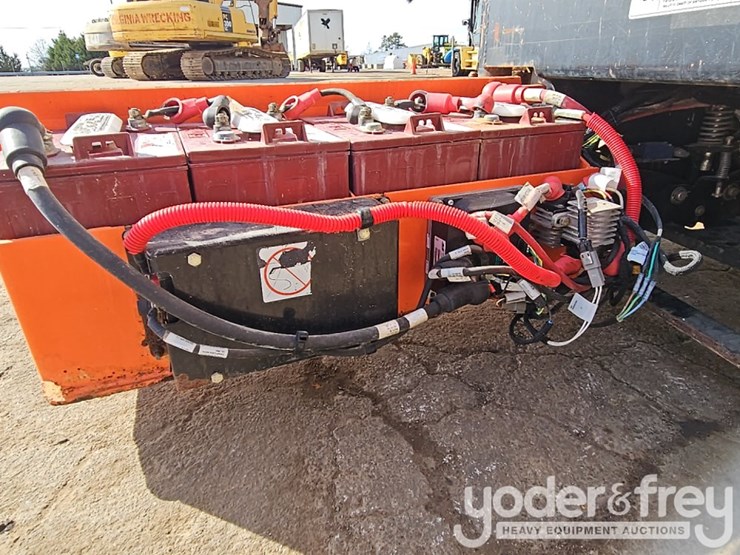 2017-jlg-1932r-image-10