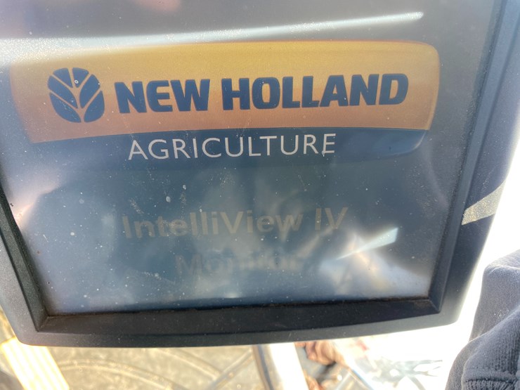 2011-new-holland-390-image-31