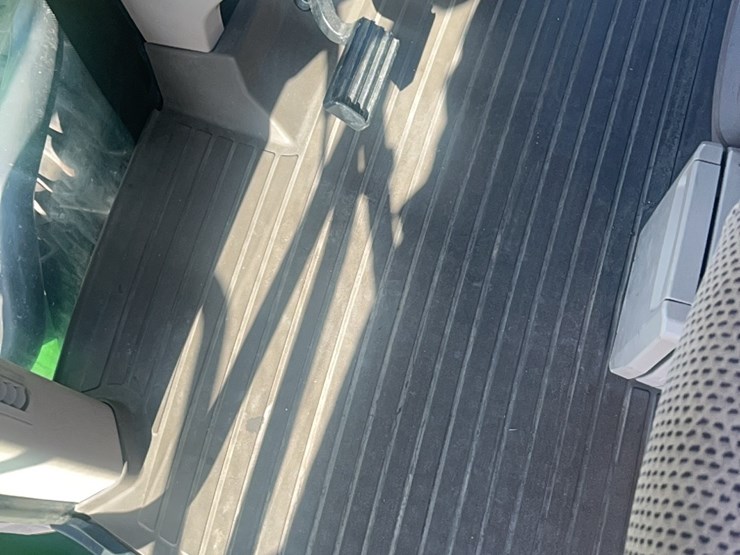 2016-john-deere-9520r-image-125