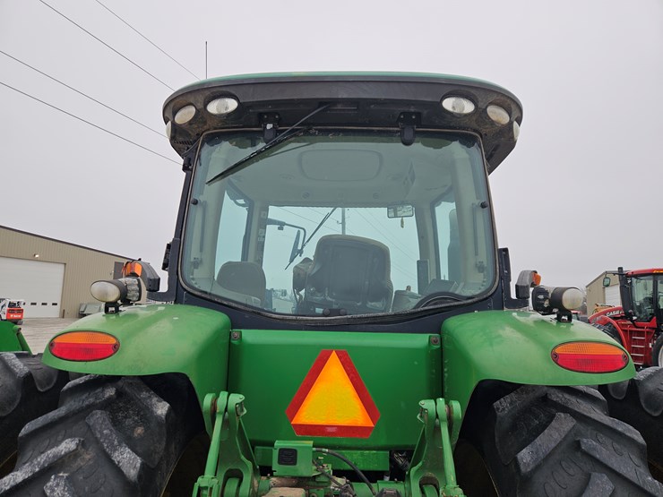 2011-john-deere-8235r-image-13
