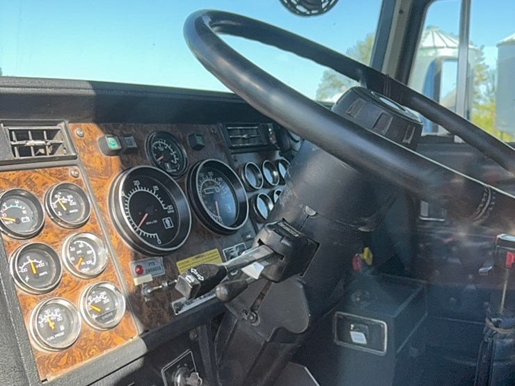 1990-kenworth-t600-image-154