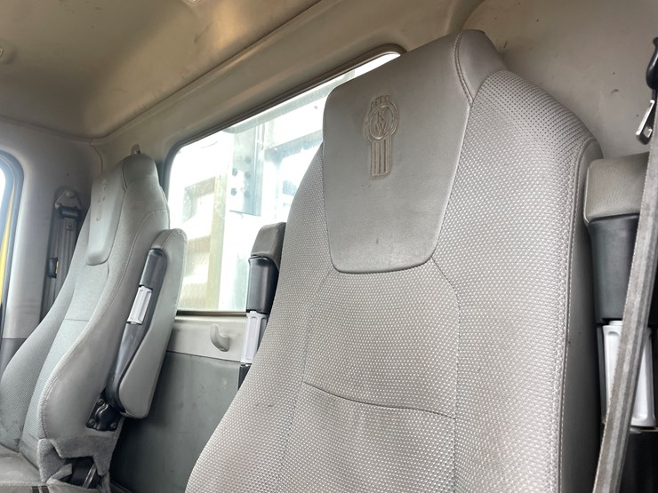 2019-kenworth-t880-image-58