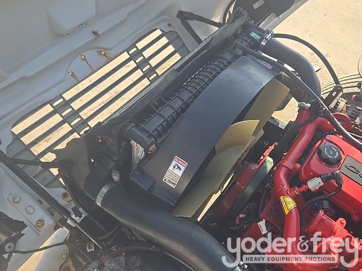 2020-freightliner-m2-106-image-35