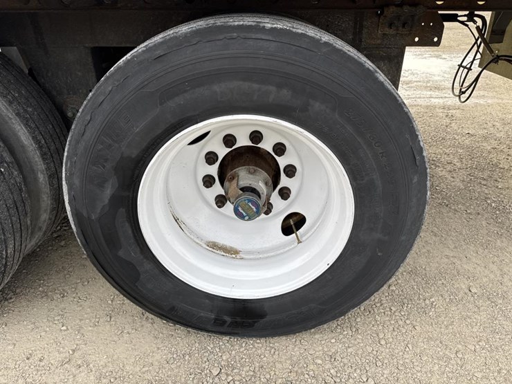 2019-utility-53'-image-31