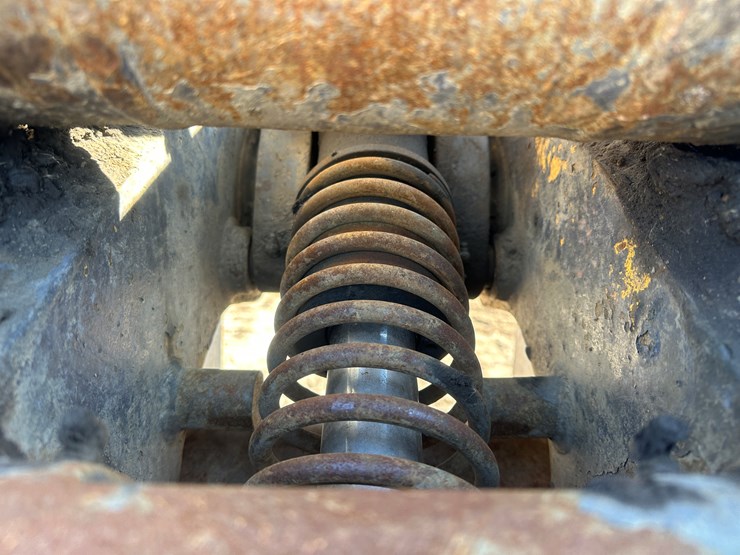 new-holland-eh215-image-38