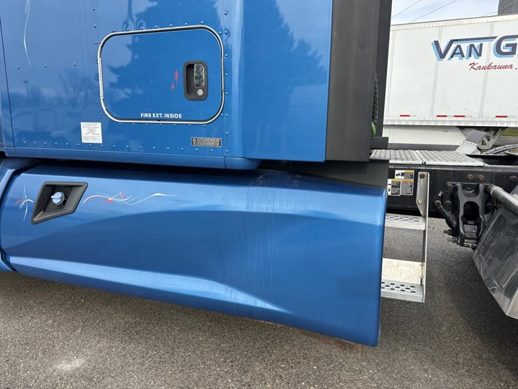 2020-kenworth-t680-image-13