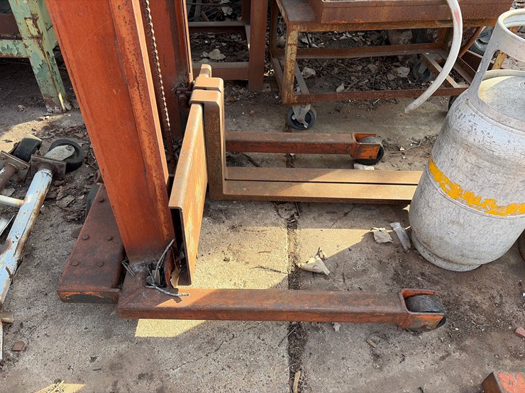 #80-•-presto-manuel-hydraulic-forklift-image-3