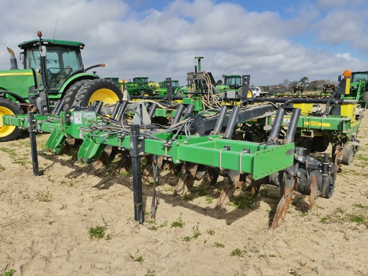 john-deere-1700-image-1