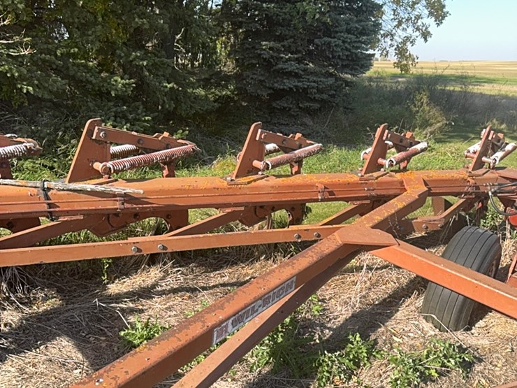 ￼wilrich-eight-bottom-auto-reset-plow,-been-parked-for-a-while,-good-working-unit-when-last-used.-image-16