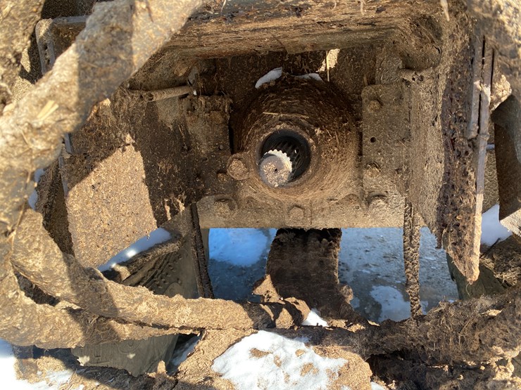 2011-new-holland-390-image-11