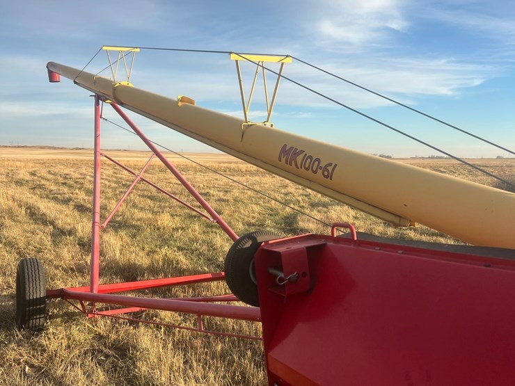 lot-37.-westfield-model-mk-100-61-grain-auger,-has-swing-out-hopper,-fully-pto-driven,-nice-shape,-newer-auger,-used-little-image-3