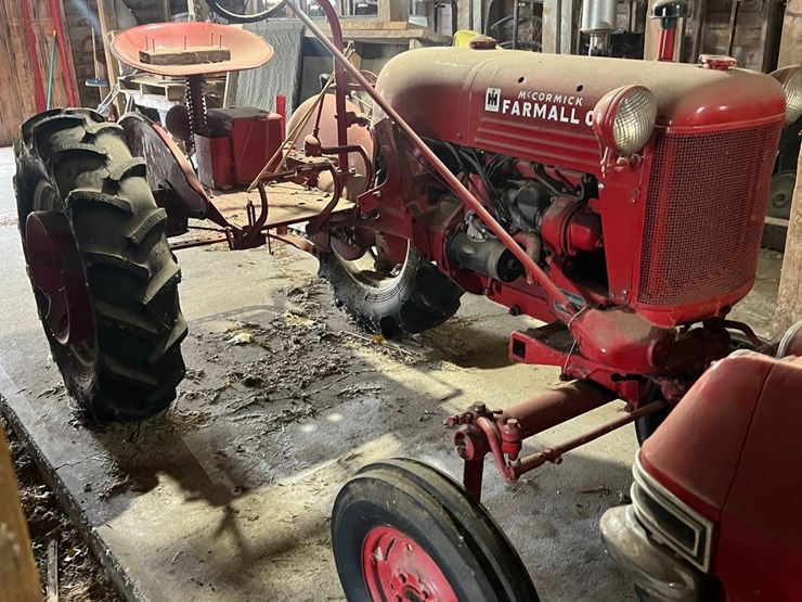 lot-17.-ihc-cub-collector-tractor,-serial-#fcb-14068,-new-tires,-been-in-the-shed-image-1