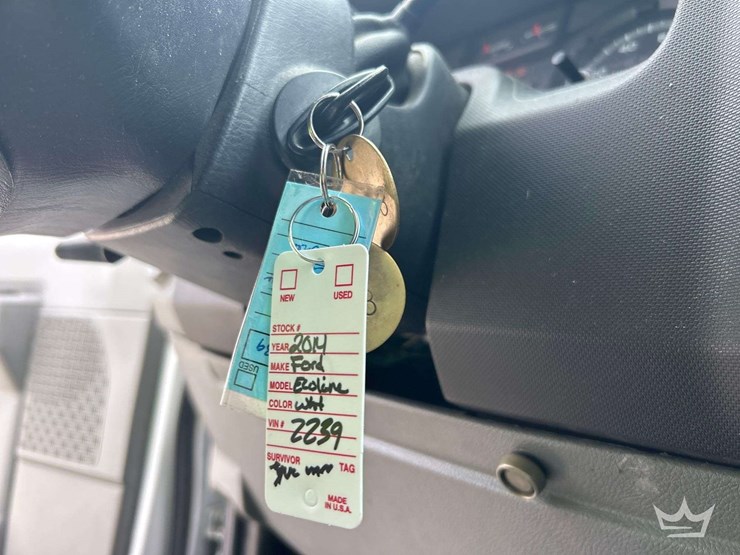 2014-ford-cargo-image-25