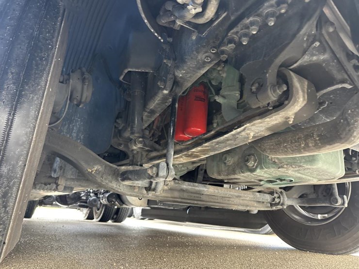 #2225-•-2024-volvo-vnl-sleeper-cab-semi-truck-tractor-image-36