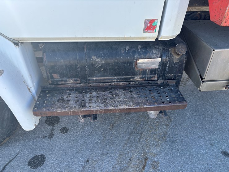 freightliner-fl70-image-10