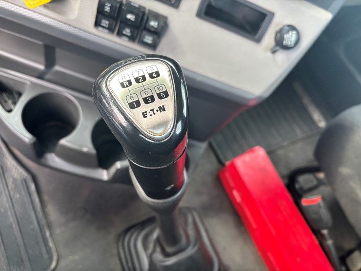 2018-freightliner-cascadia-126-image-39