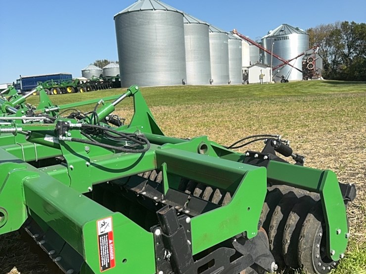 2023-john-deere-h-image-18