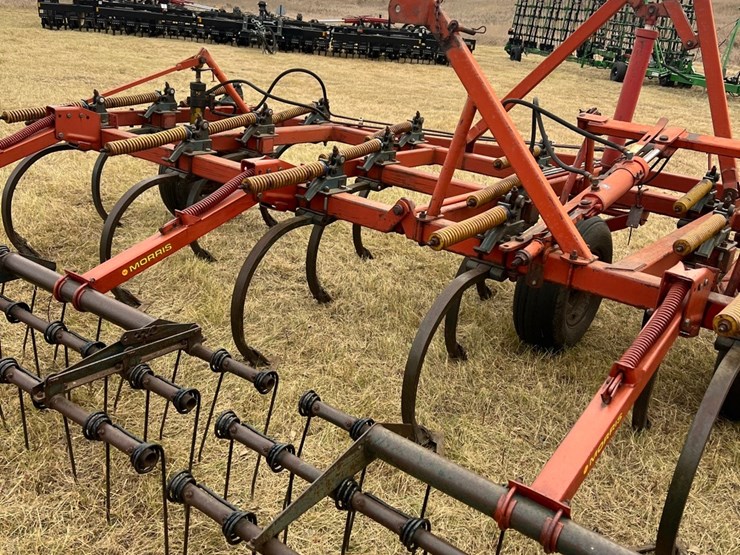 lot-49.-1981-33’-morris-magnum-model-cp-731-chisel-plow-w/3-bar-harrows,-well-maintained-unit,-super-clean-and-straight,-check-photos-image-30