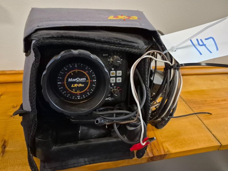 marcum-lx-3tc-ice-fishing-flasher-image-3