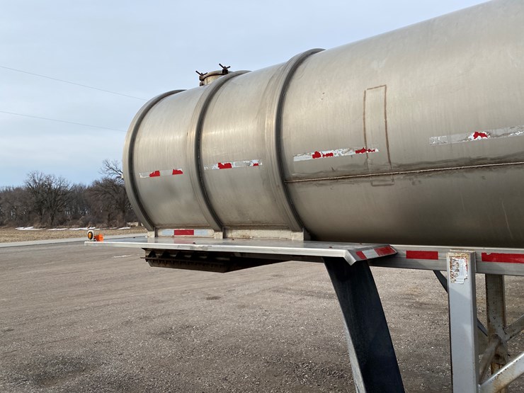 #504-•-2012-northern-8,500-gallon-semi-manure-tanker-(has-wi-title)-(waupun,-wi)-image-19
