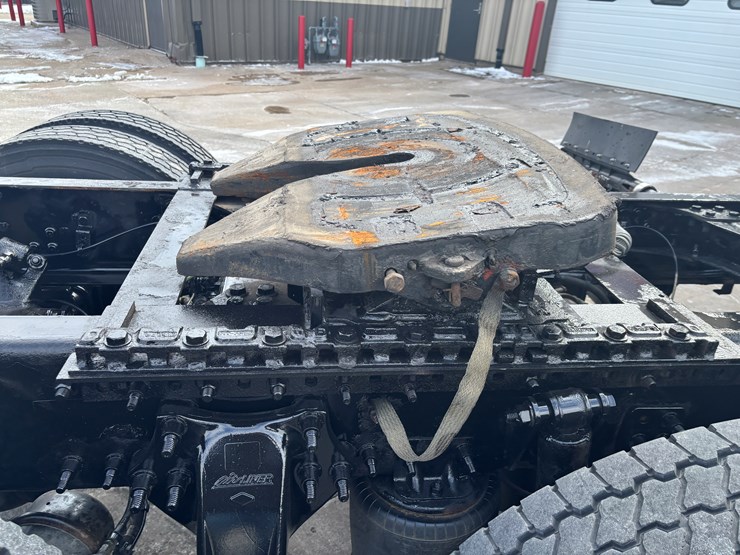 2018-freightliner-cascadia-126-image-50