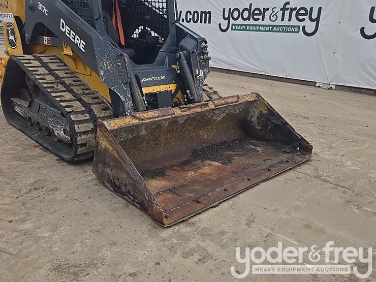 2021-deere-317g-image-27