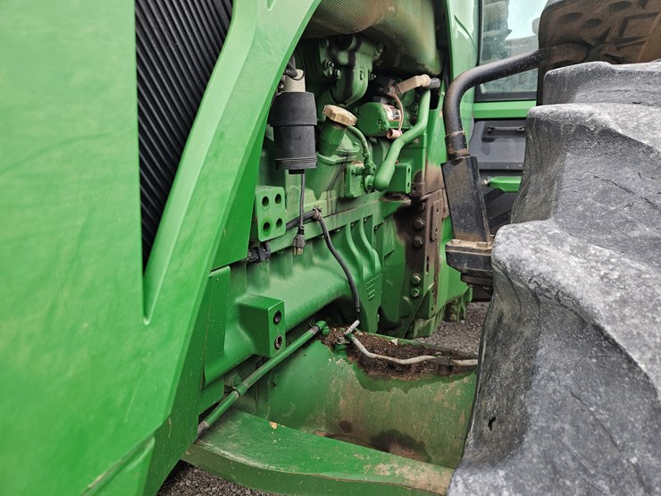 2011-john-deere-8235r-image-3