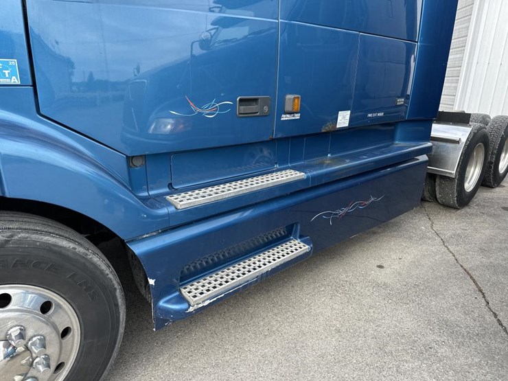 2001-volvo-10-image-11