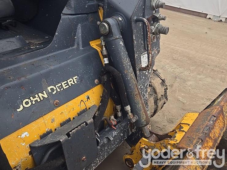 2021-deere-317g-image-33