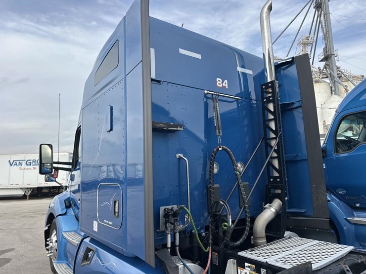 2022-kenworth-t680-image-13