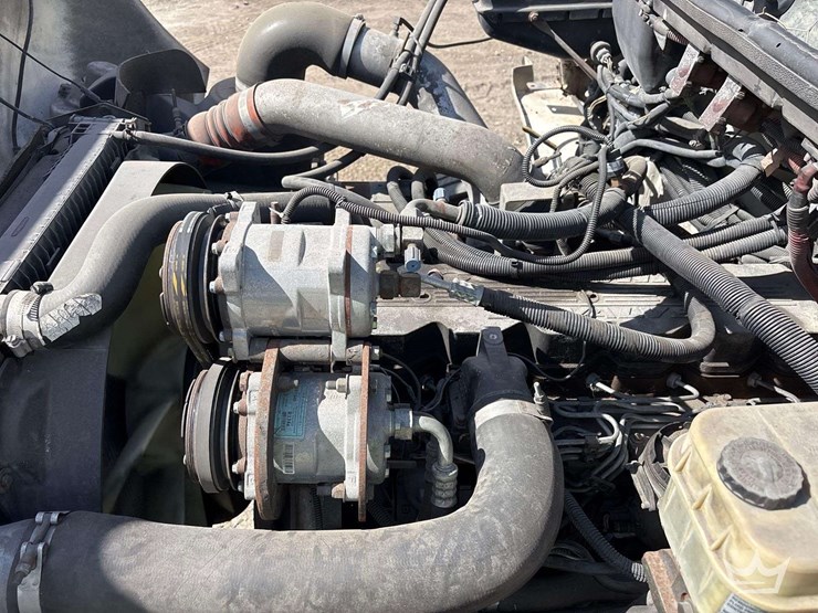 2003-freightliner-fl60-image-11