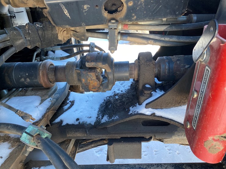 2012-new-holland-670-image-22