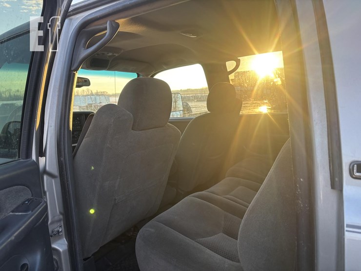 2003-chevrolet-silverado-3500-ls-image-18