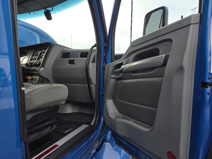 2019-kenworth-t680-image-56