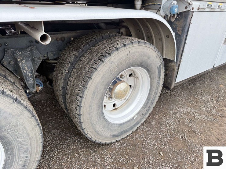 1993-freightliner-fld112-image-26