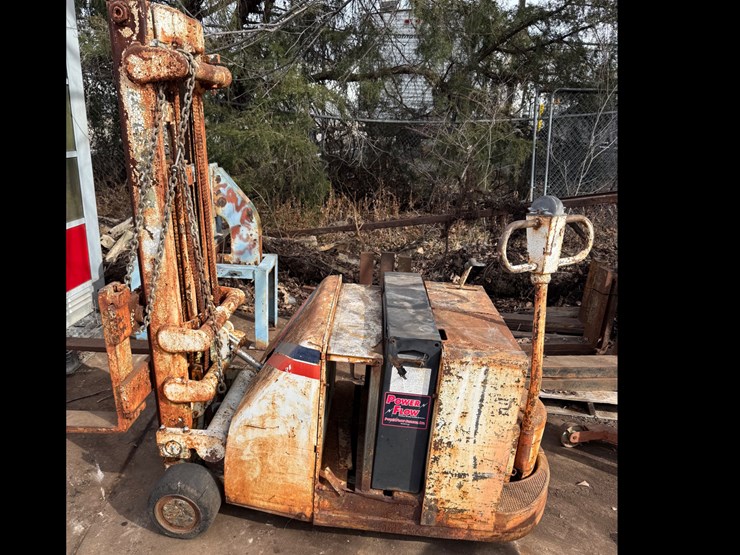 #10-•-clark-electric-forklift,-no-charger-image-1