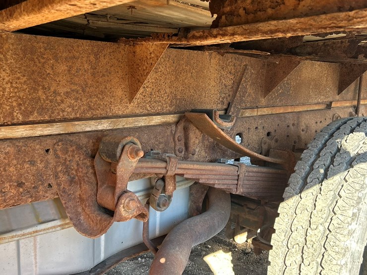 2005-ford-f550-image-33