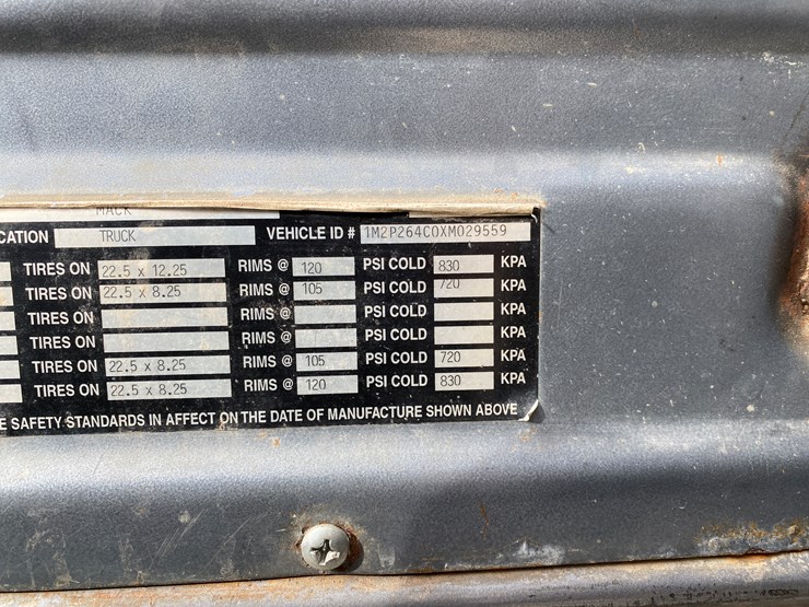 1999-mack-rd690s-image-81